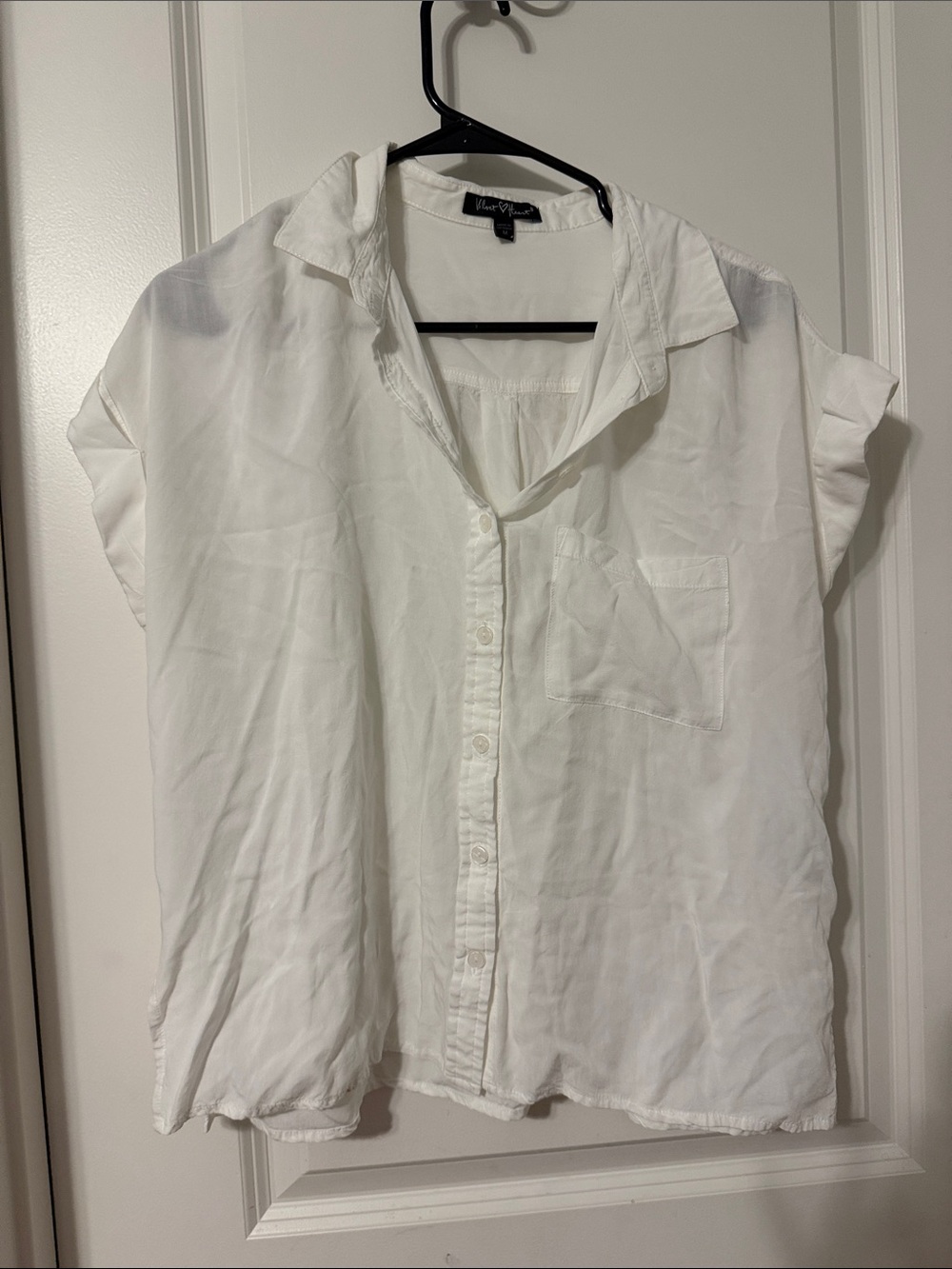 Velvet Heart White Short-Sleeve Button Front Blouse